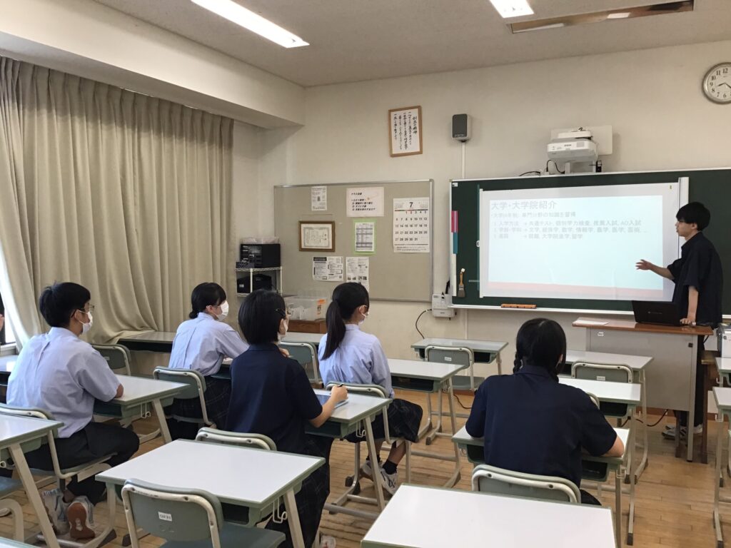 角田さんの説明を聞く様子