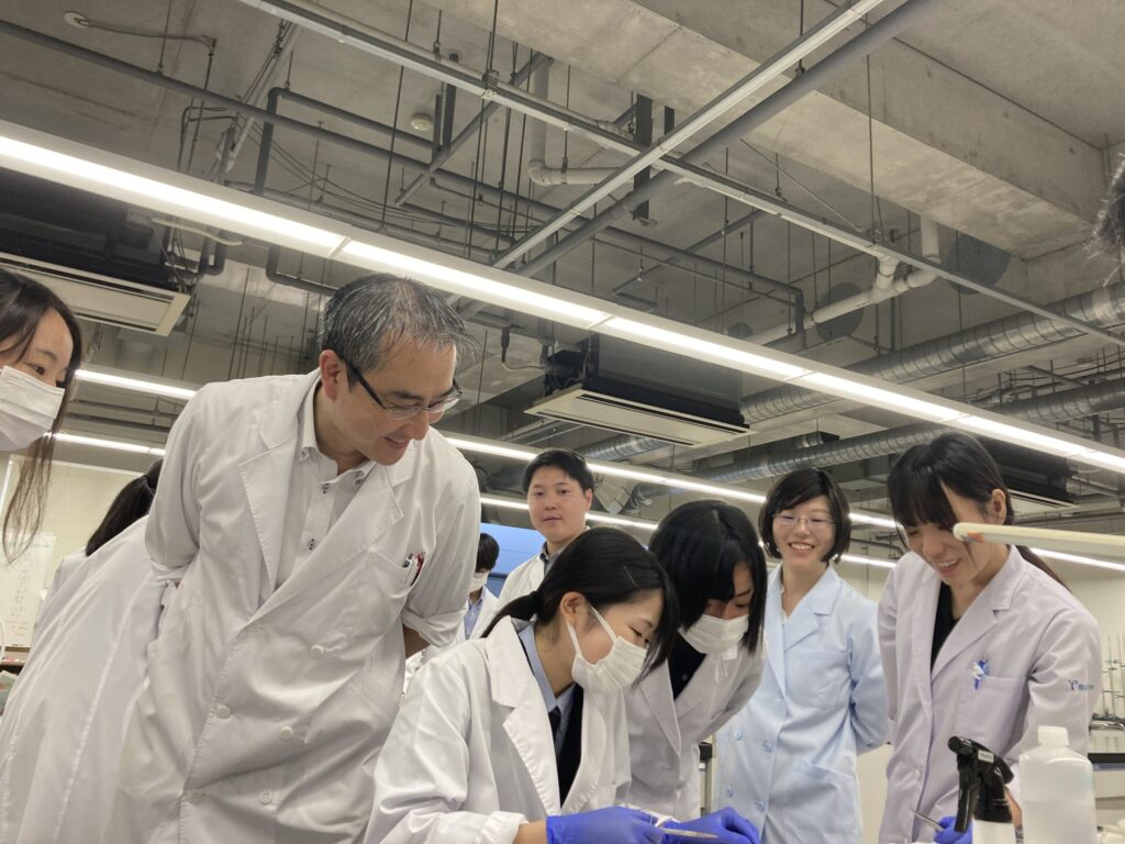 実験を進めて行くうちに、怖さも和らぎ、体のつくりへの興味が湧いてきました