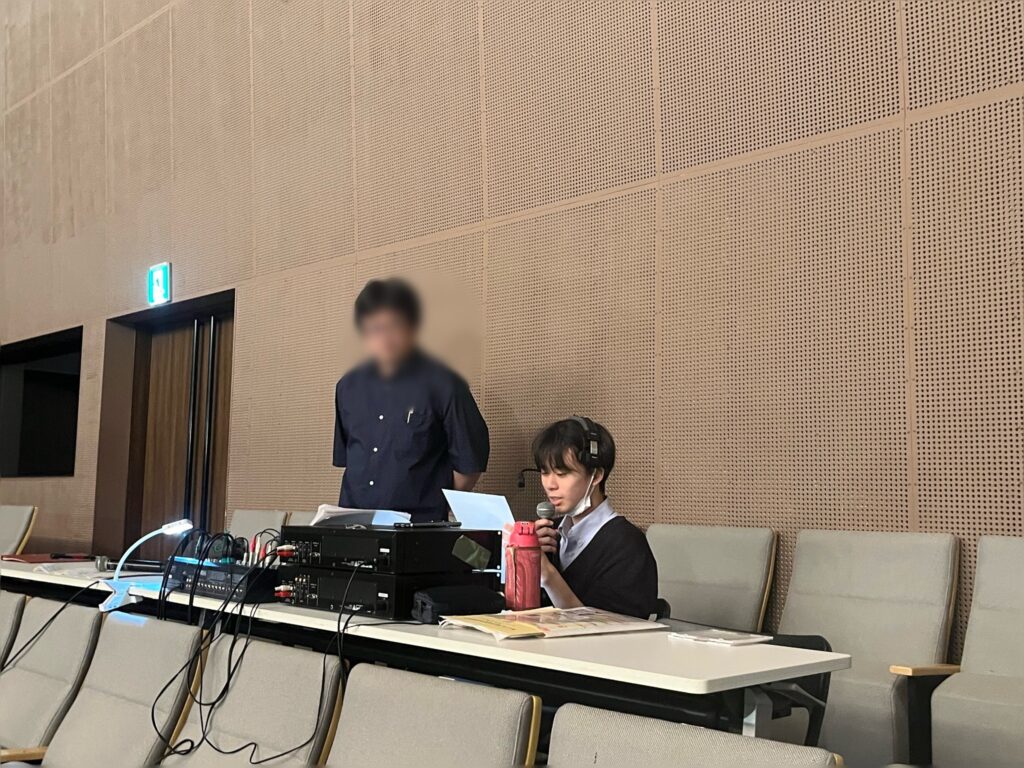 開演前放送（音響ブース）