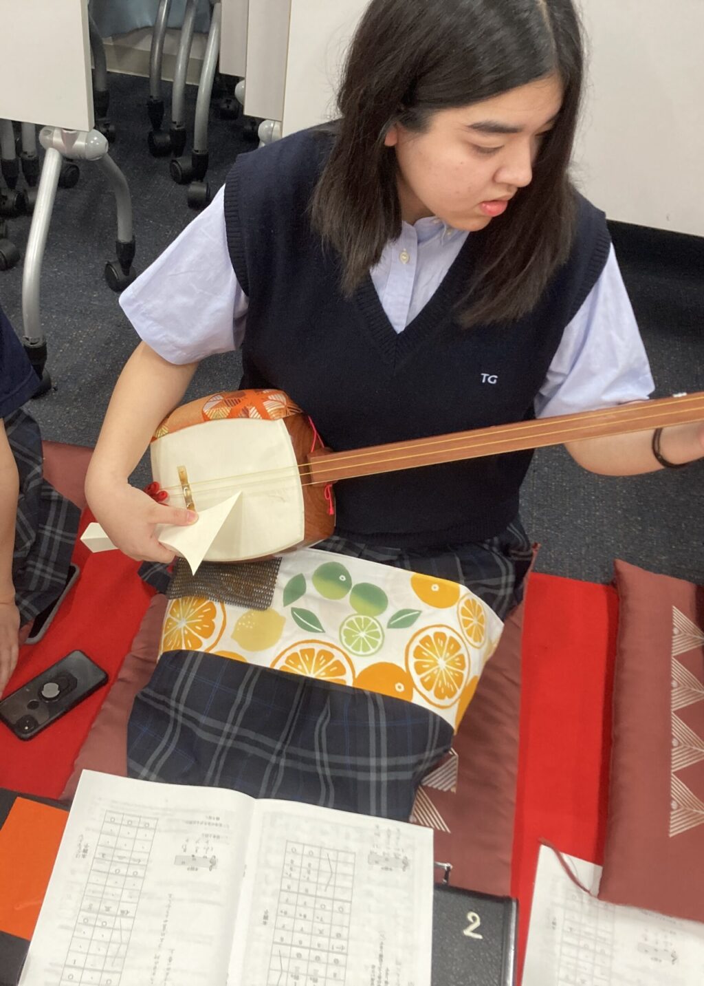 どこを押さえたら良いか、音程を取るのが難しいです。