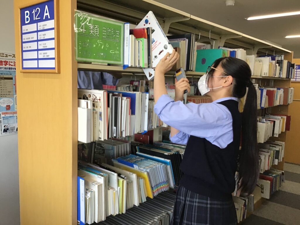 蔵書点検の様子②