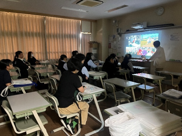 「分野別説明会」の様子(女子美術大学芸術学部アート・デザイン学科メディア表現領域首藤圭介教授)