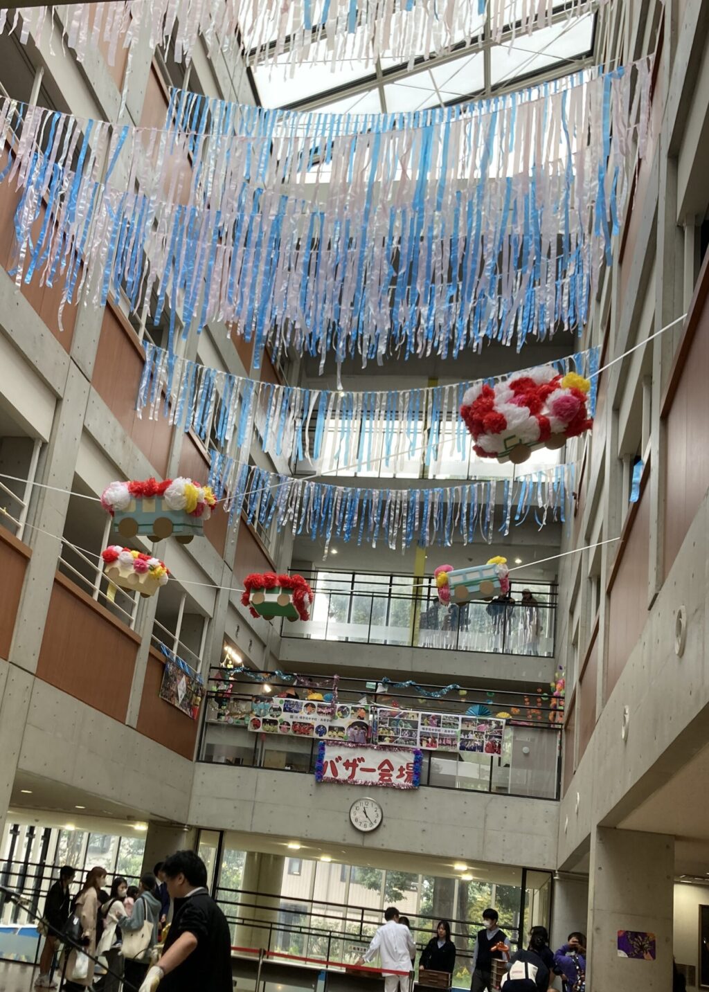 2号館吹き抜けのデコレーション