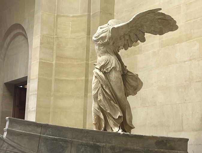 ルーヴル美術館（サモトラケのニケ）