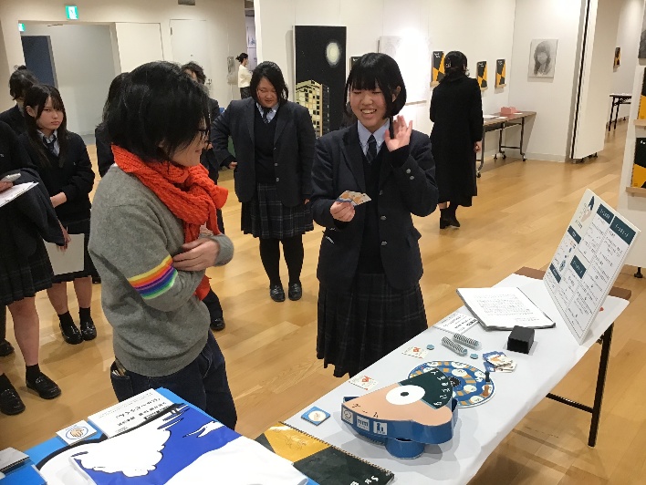 内覧会;デザイン系講評会の様子2