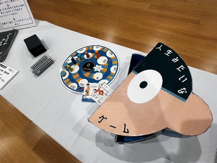 会場の様子2 デザイン賞 【人生みたいなゲーム】 プリントアウト 段ボール 藤本沙笑